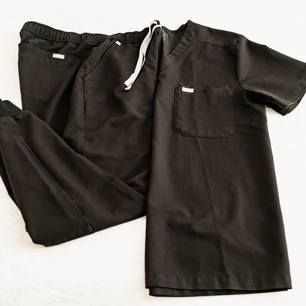 FIGS Men Scrub Set  -Size M